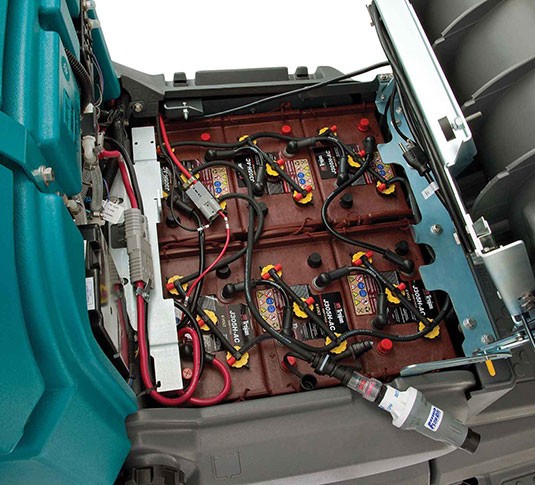 T12 Lavapavimenti compatta uomo a bordo a batteria alt 7